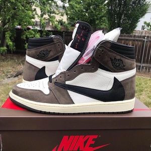 Travis Scott Jordan 1’s ds size 11